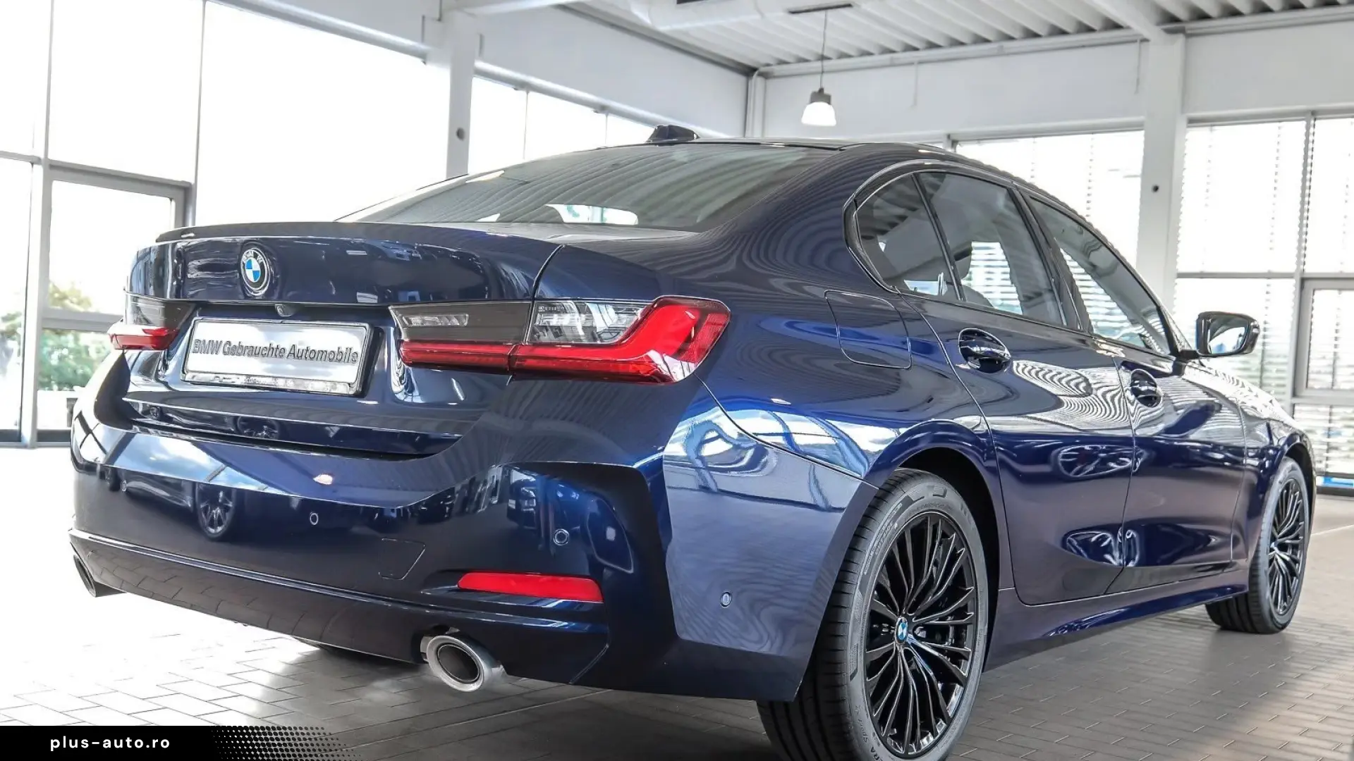 BMW 330i Automatic Glass Roof Towbar DAProf Head-Up Display
