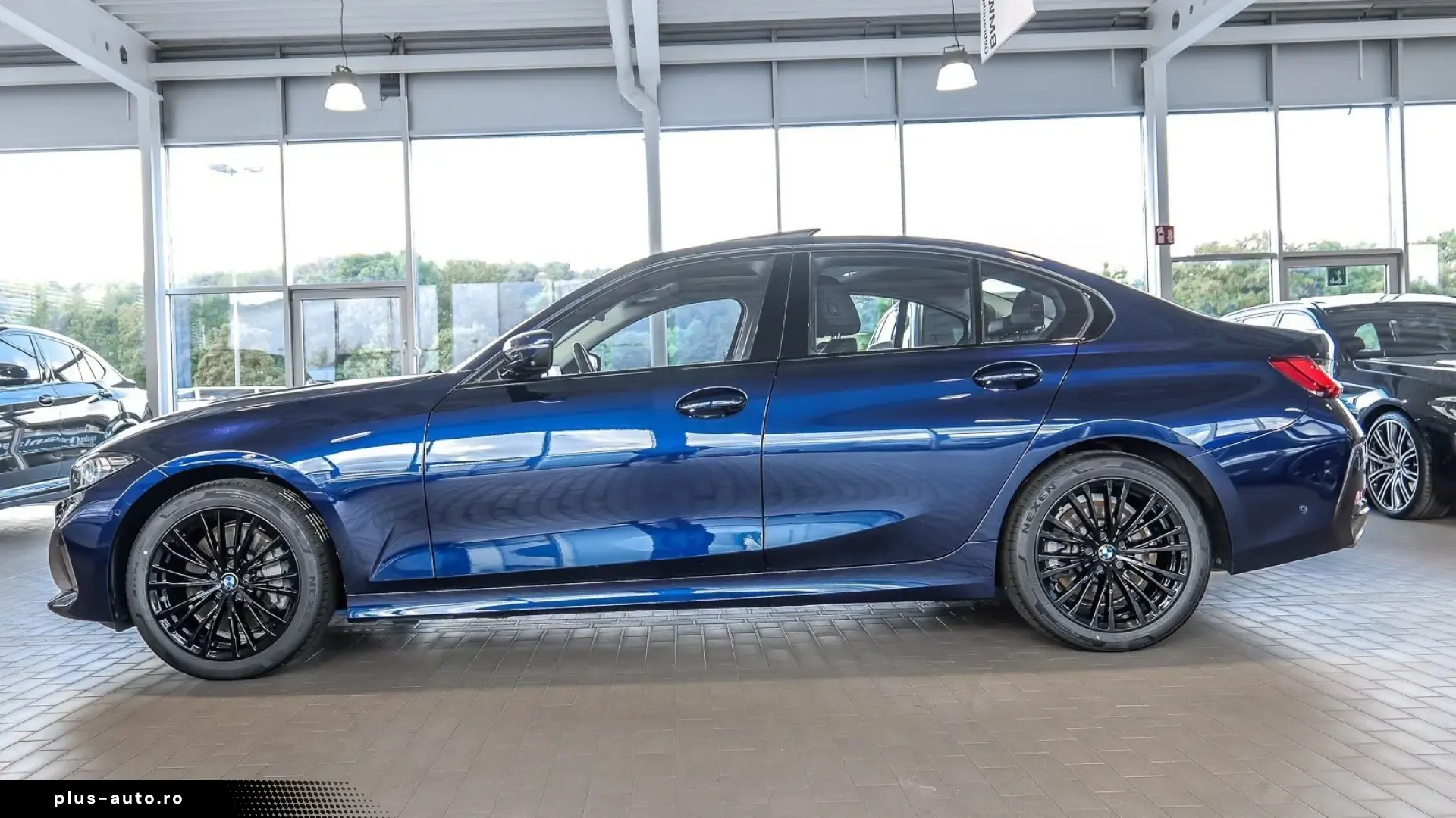 BMW 330i Automatic Glass Roof Towbar DAProf Head-Up Display