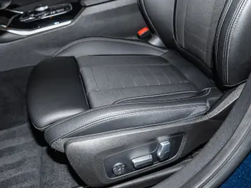 BMW 330i Automatic Glass Roof Towbar DAProf Head-Up Display