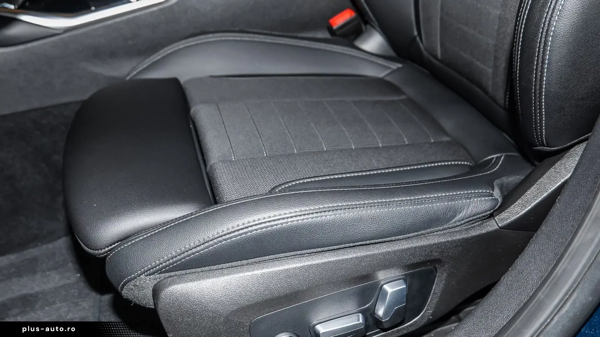 BMW 330i Automatic Glass Roof Towbar DAProf Head-Up Display