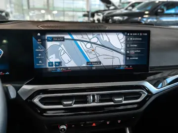 BMW 330i Automatic Glass Roof Towbar DAProf Head-Up Display