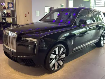 Rolls-Royce Cullinan Silver Badge - LIVRARE RAPIDA!