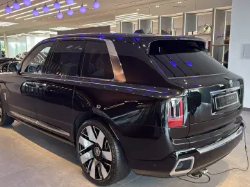 Rolls-Royce Cullinan Silver Badge - LIVRARE RAPIDA!