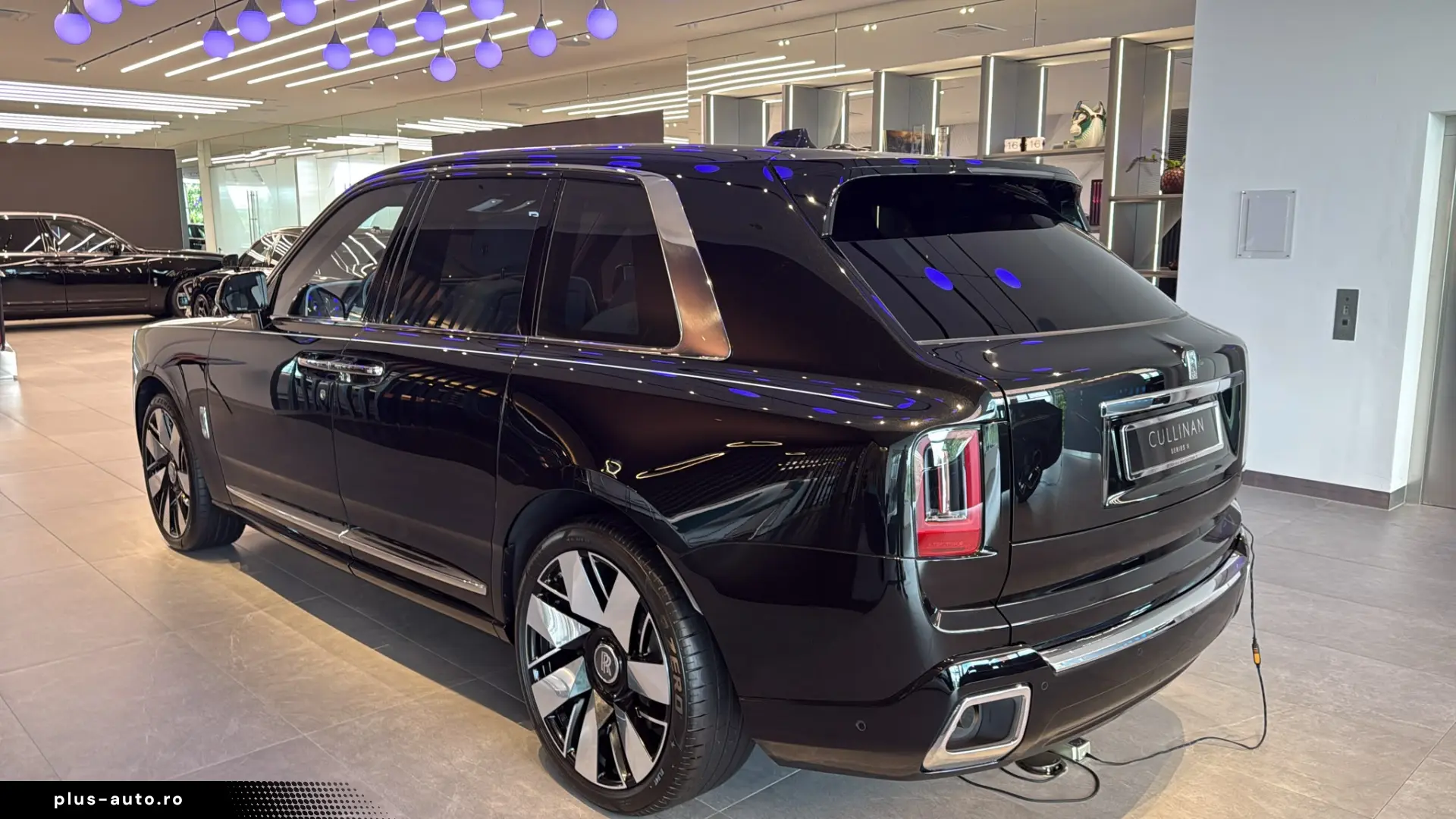 Rolls-Royce Cullinan Silver Badge - LIVRARE RAPIDA!