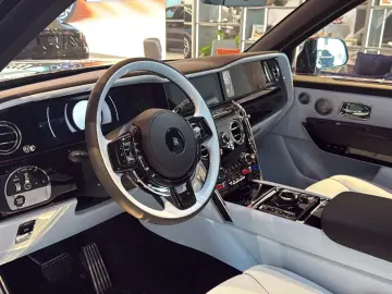 Rolls-Royce Cullinan Silver Badge - LIVRARE RAPIDA!