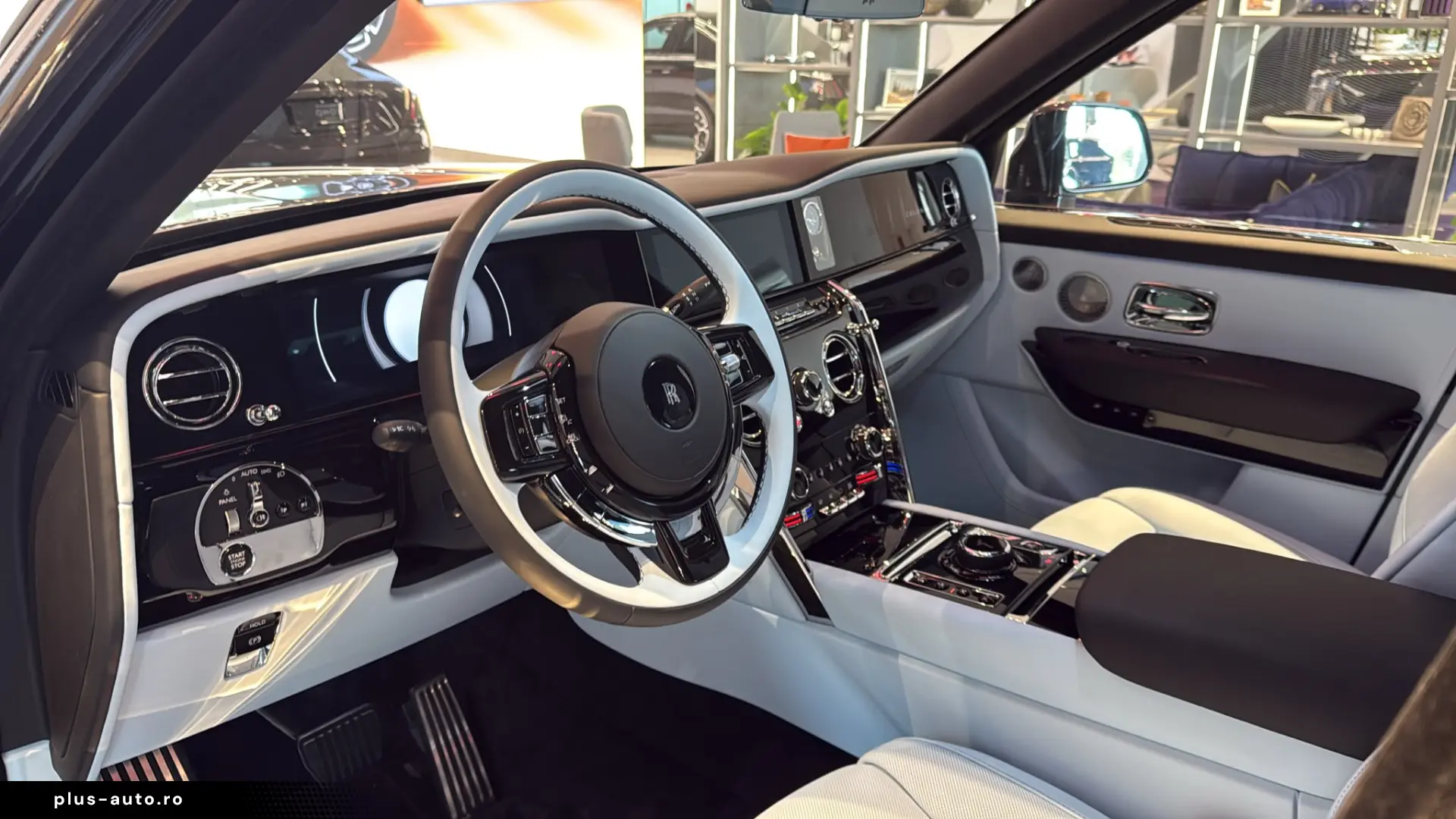 Rolls-Royce Cullinan Silver Badge - LIVRARE RAPIDA!