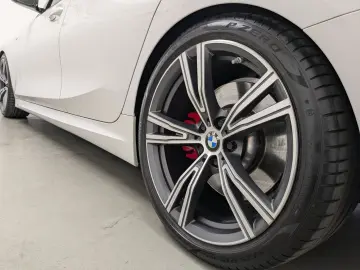 BMW 330i M Sport Laser DA PA HiFi 19'' DAB