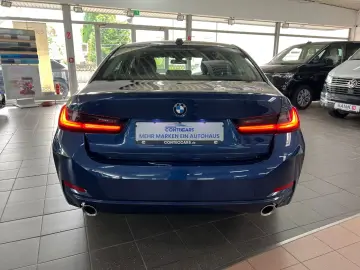 BMW 320d Limousine xDrive LIVE COKPIT-ACTIVE GUARD