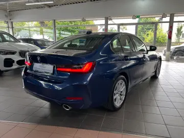BMW 320d Limousine xDrive LIVE COKPIT-ACTIVE GUARD