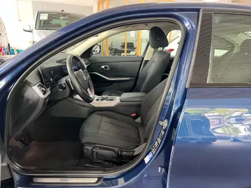 BMW 320d Limousine xDrive LIVE COKPIT-ACTIVE GUARD
