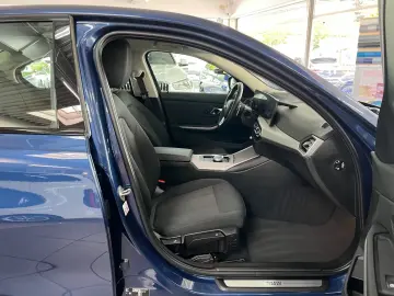 BMW 320d Limousine xDrive LIVE COKPIT-ACTIVE GUARD