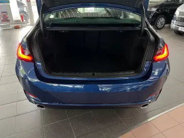 BMW 320d Limousine xDrive LIVE COKPIT-ACTIVE GUARD