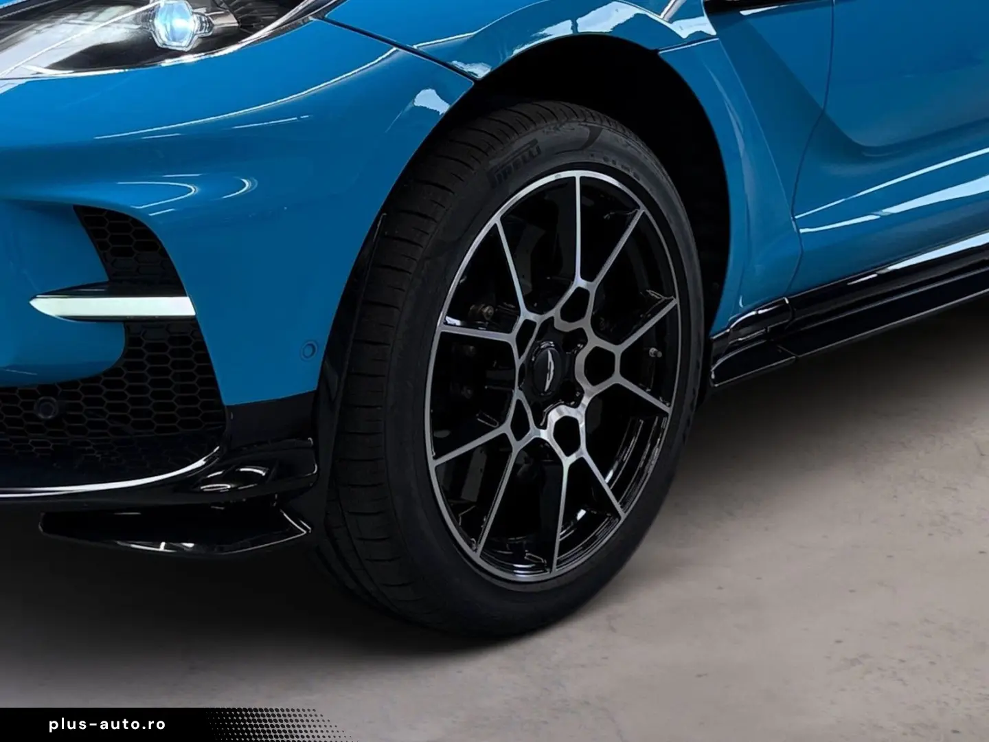 ASTON MARTIN DBX 707   Elwood Blue   PANO   B&W