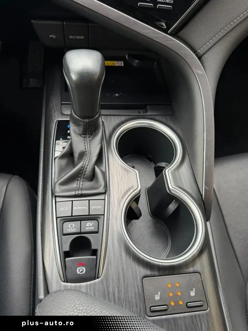 Toyota Camry Dynamic 2.5 Hybrid 218 Cp