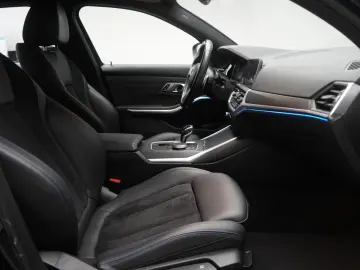 BMW 320 i M Sport CarPlay ACC Virtual Ambiente