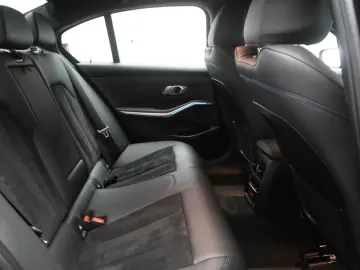 BMW 320 i M Sport CarPlay ACC Virtual Ambiente