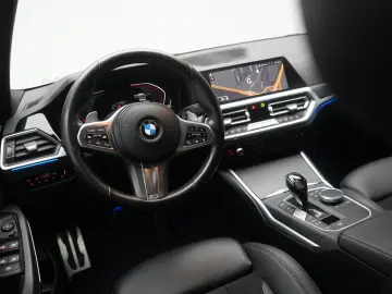 BMW 320 i M Sport CarPlay ACC Virtual Ambiente