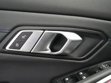 BMW 320 i M Sport CarPlay ACC Virtual Ambiente