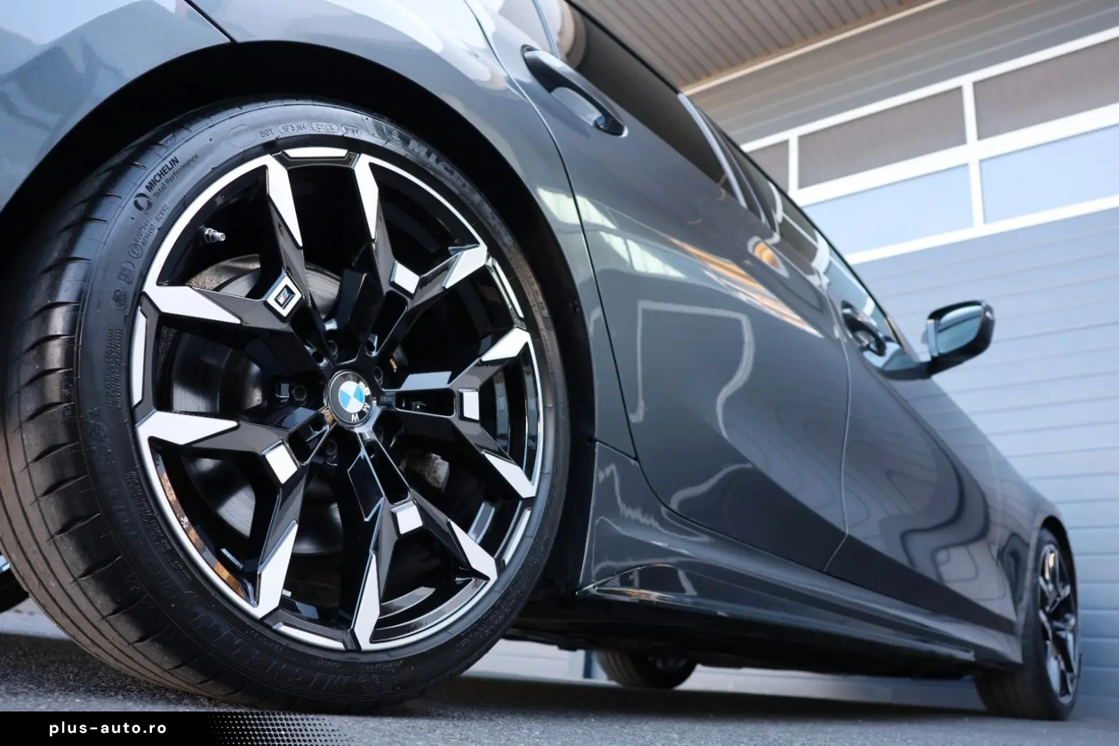 BMW 330i xDrive M