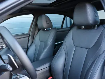 BMW 330i xDrive M