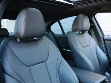 BMW 330i xDrive M