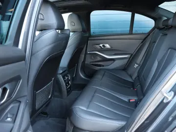 BMW 330i xDrive M