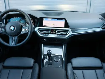 BMW 330i xDrive M
