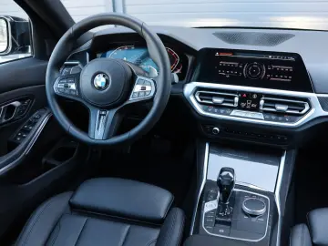 BMW 330i xDrive M