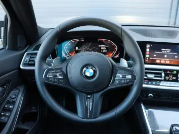 BMW 330i xDrive M