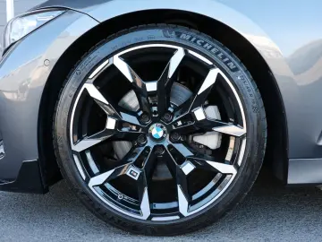 BMW 330i xDrive M