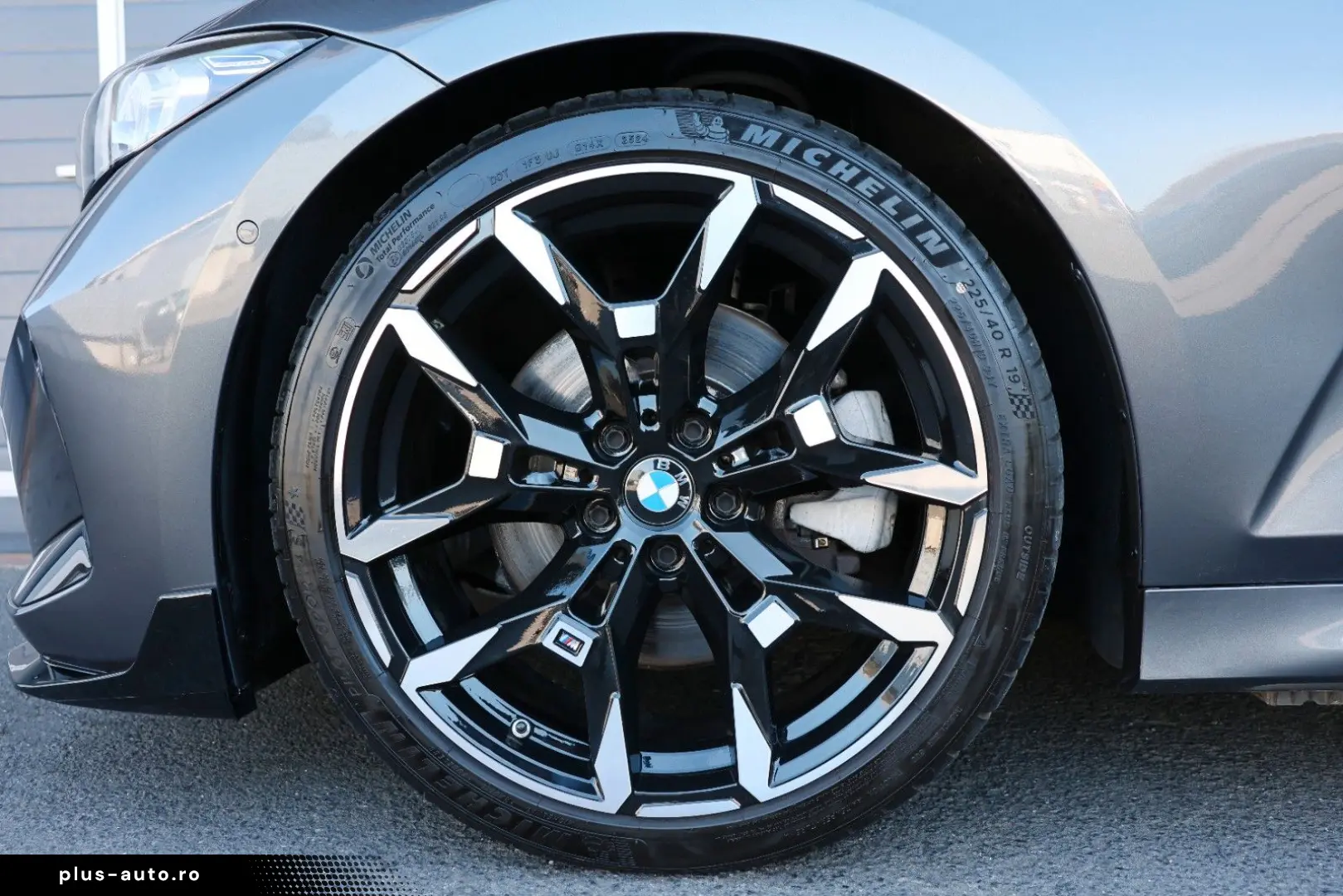 BMW 330i xDrive M