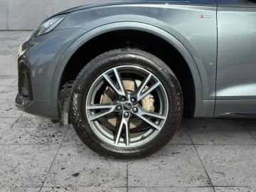 AUDI Q5 40 TDI QU S-TR 2xS-LINE LED NAVI RFK GRA 19