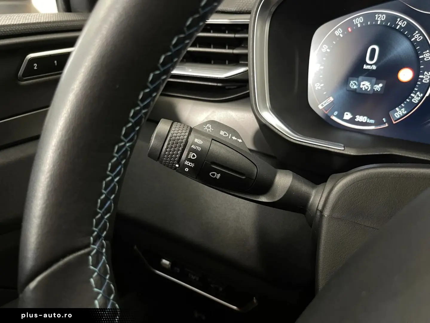 Lynk-Co 01
