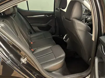 Skoda Octavia Limousine 2.0 TDI DSG MATRIX LEDER VIRT