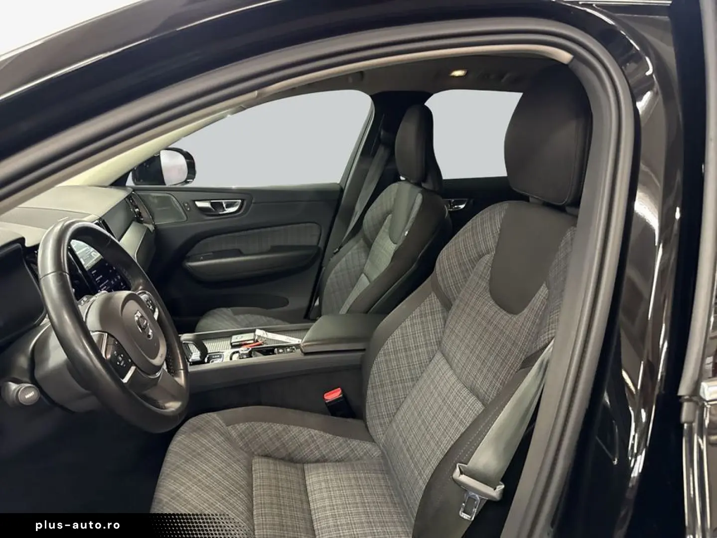 VOLVO XC60 B4 B Geartronic Momentum Pro