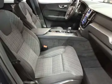 VOLVO XC60 B4 B Core 4xSHZ