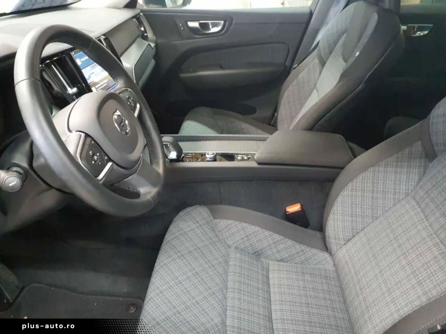 VOLVO XC60 B4 B Geartronic Momentum Pro HUD