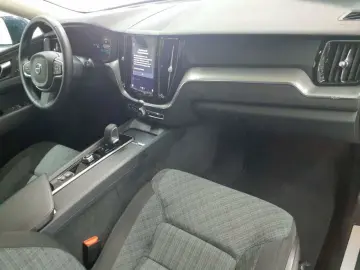 VOLVO XC60 B4 B Geartronic Momentum Pro HUD
