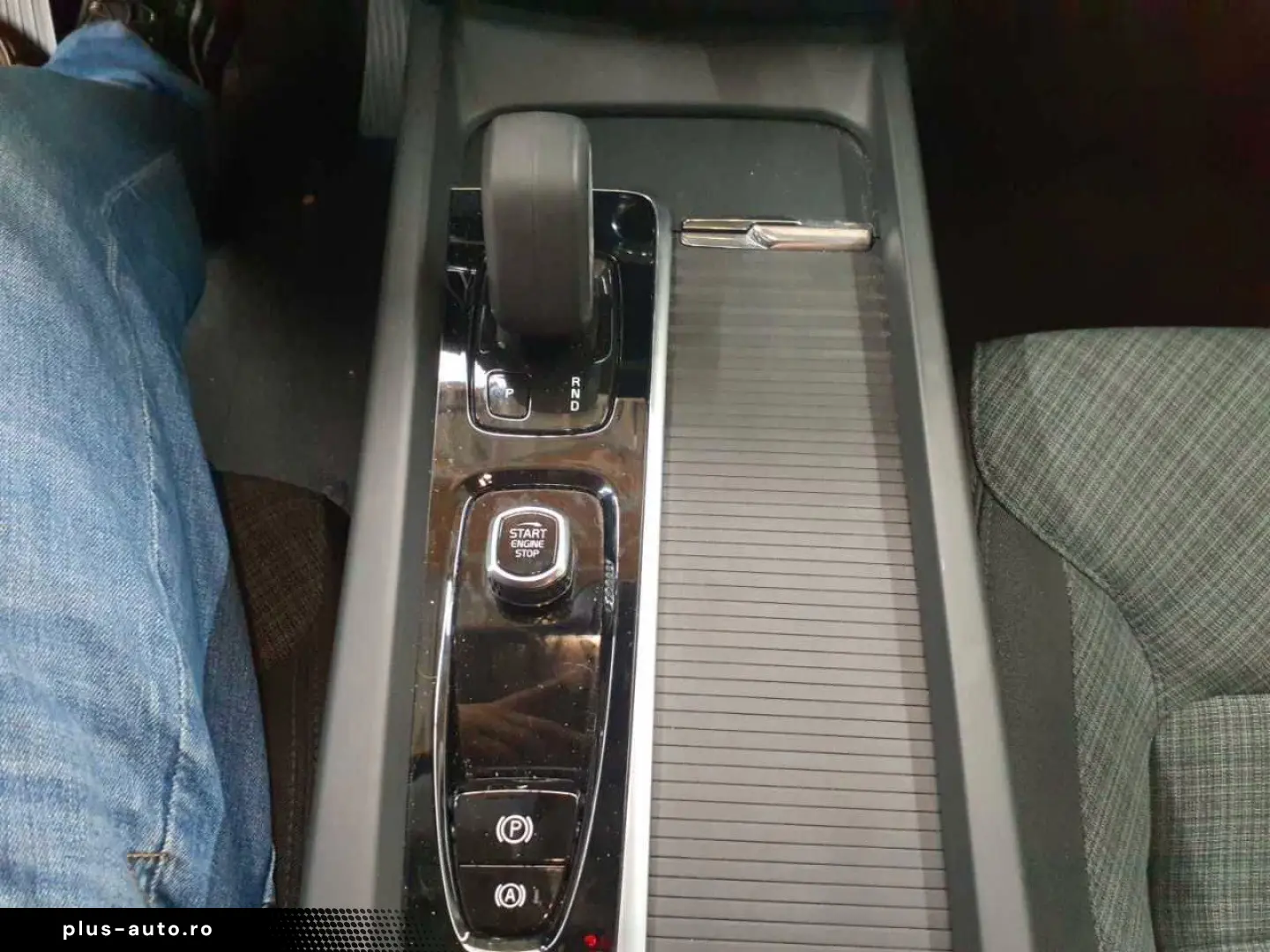 VOLVO XC60 B4 B Geartronic Momentum Pro HUD