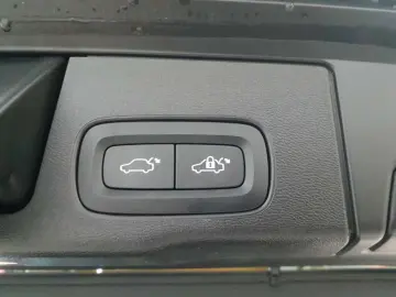 VOLVO XC60 B4 B Geartronic Momentum Pro HUD