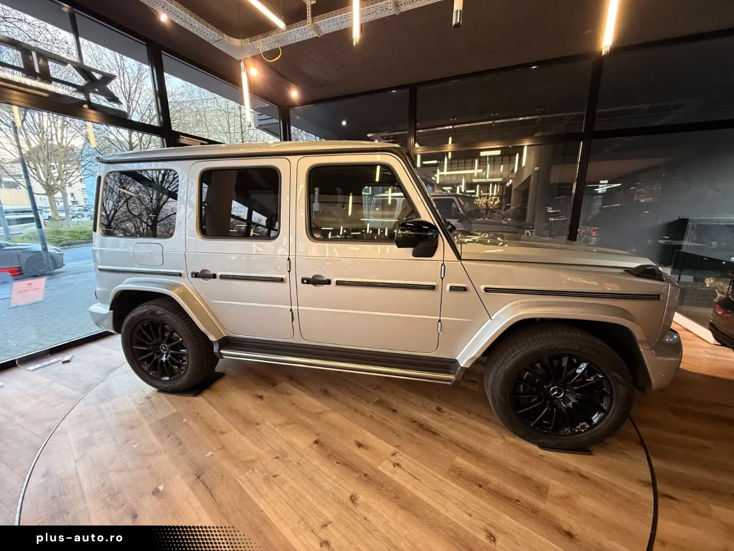 MERCEDES-BENZ G 400d Neuwertig  Superior  Night  AHK  Carbon