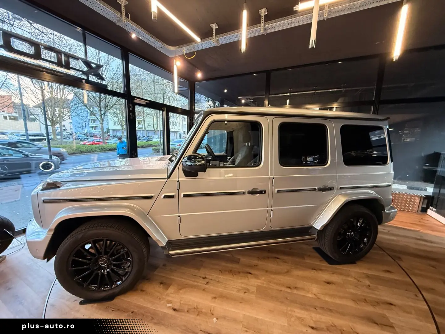MERCEDES-BENZ G 400d Neuwertig  Superior  Night  AHK  Carbon