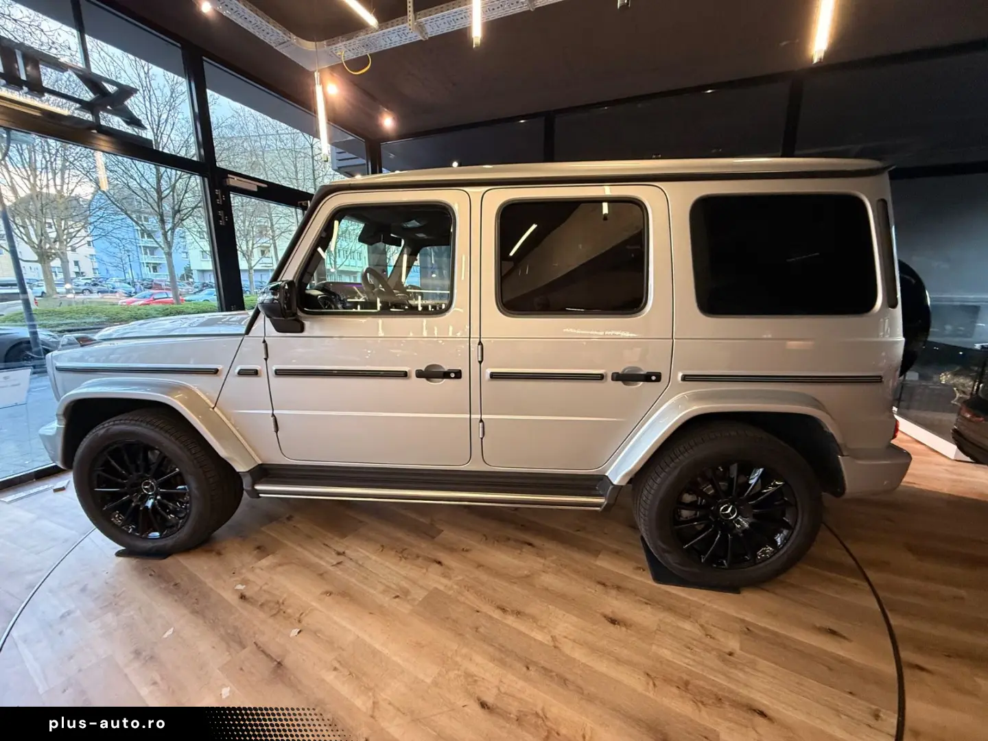 MERCEDES-BENZ G 400d Neuwertig  Superior  Night  AHK  Carbon