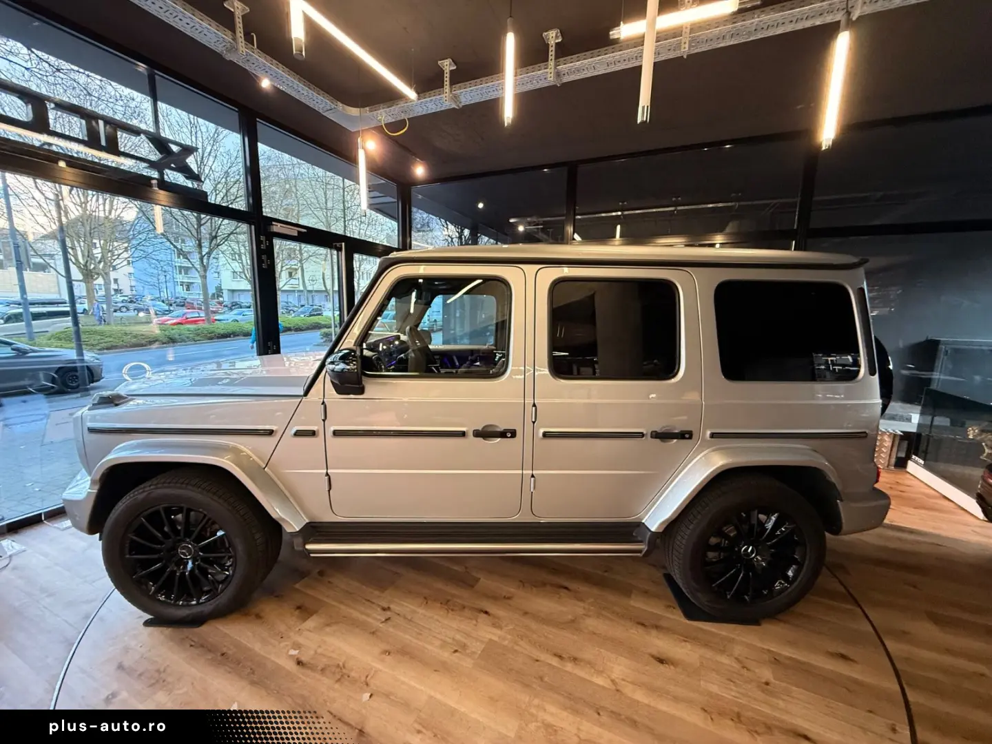 MERCEDES-BENZ G 400d Neuwertig  Superior  Night  AHK  Carbon