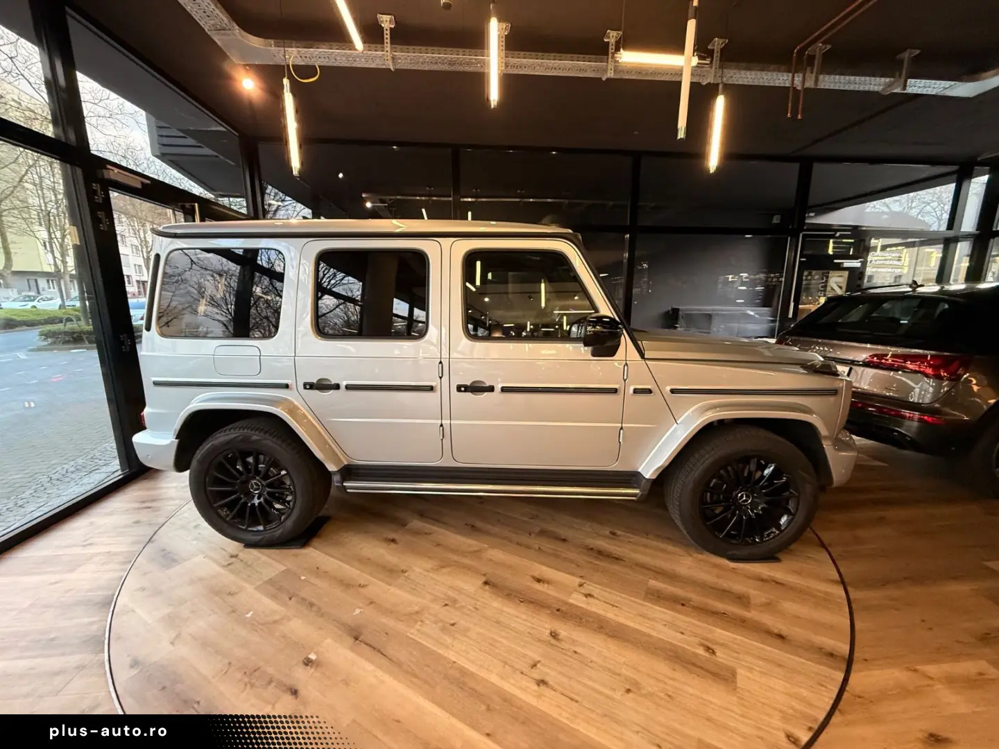 MERCEDES-BENZ G 400d Neuwertig  Superior  Night  AHK  Carbon