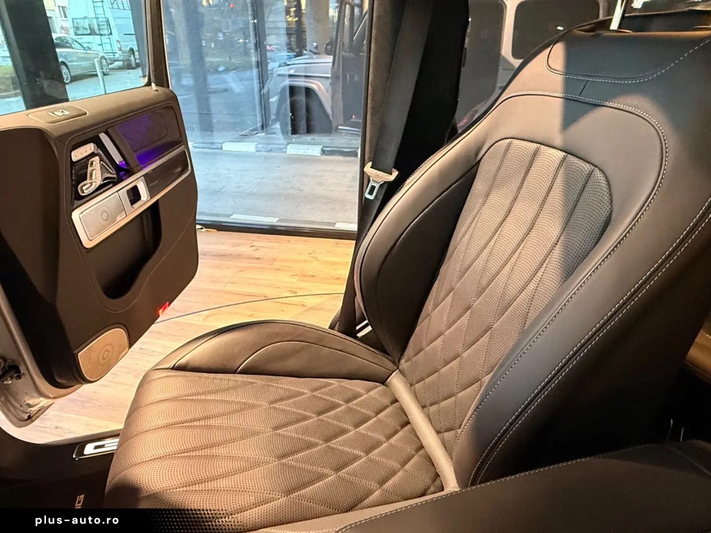 MERCEDES-BENZ G 400d Neuwertig  Superior  Night  AHK  Carbon