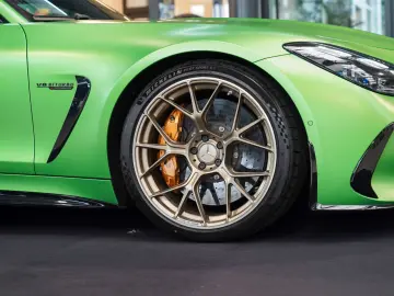 MERCEDES-BENZ AMG GT 63 S E PERFORMANCE green hell MATT tech
