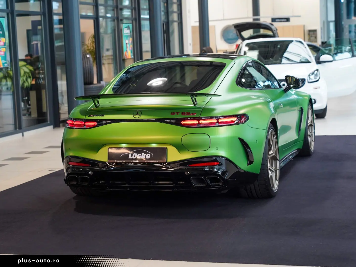 MERCEDES-BENZ AMG GT 63 S E PERFORMANCE green hell MATT tech