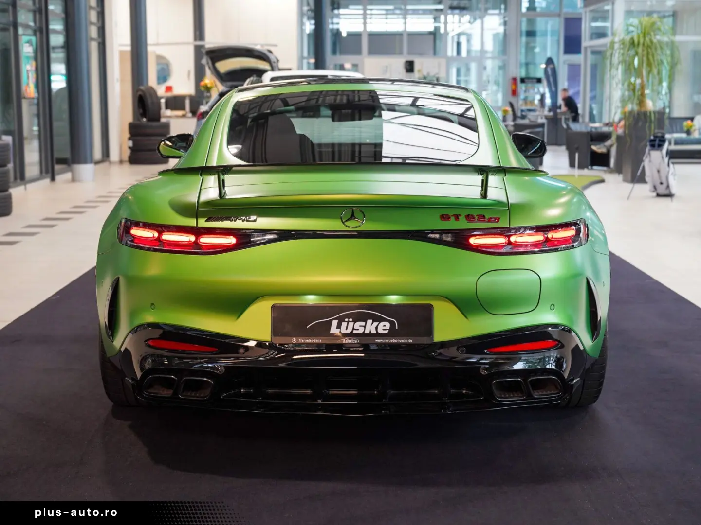 MERCEDES-BENZ AMG GT 63 S E PERFORMANCE green hell MATT tech