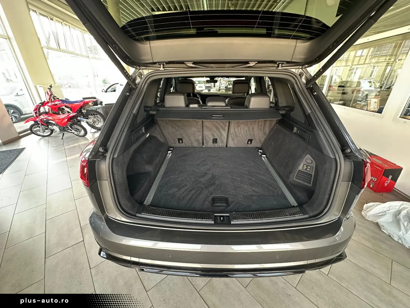 VW Touareg 3.0 TDI 330PS ABT-R-Line   VOLL